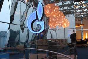 Объемный световой логотип ПАО "Газпром" из нержавеющей стали. Подсветка светодиодными модулями синего свечения.